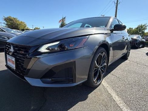 New 2025 Nissan Altima 2.5 SR image 9