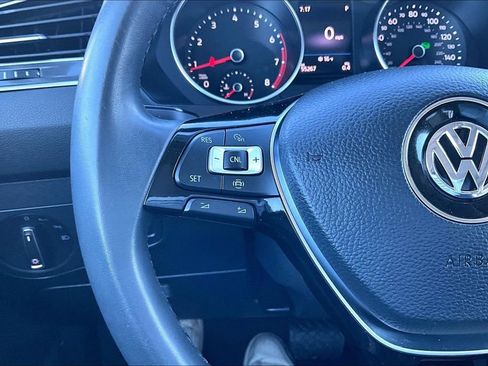 Used 2020 Volkswagen Tiguan SE w/ Panoramic Sunroof Package image 13