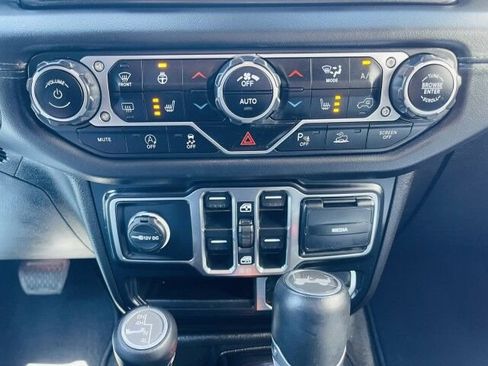 Used 2024 Jeep Wrangler Unlimited Sahara w/ Technology Group AWD/4WD image 23
