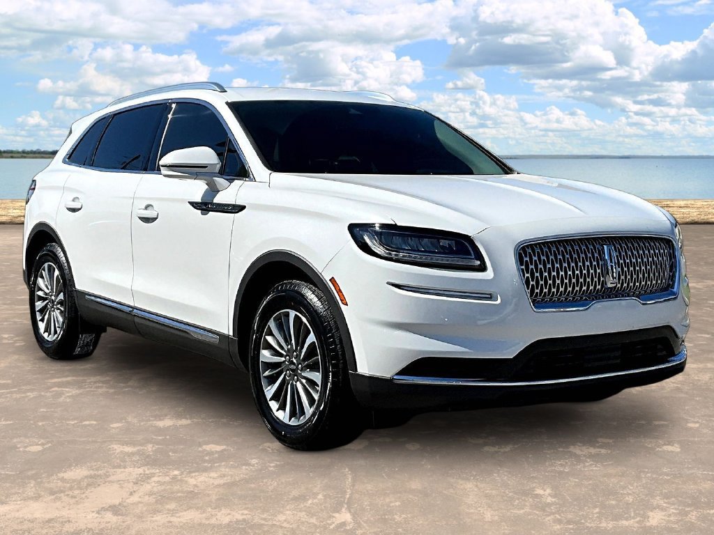Used 2022 Lincoln Nautilus FWD w/ Premium Package image 3