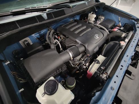 Used 2019 Toyota Tundra Limited w/ Limited Premium Package image 5