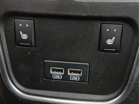 Used 2019 Chrysler 300 Limited RWD image 10
