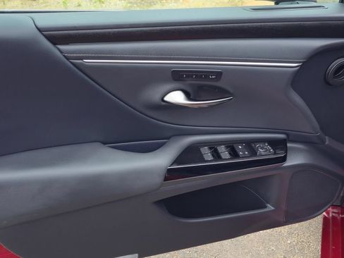 Used 2025 Lexus ES 350 w/ Premium Package FWD image 9