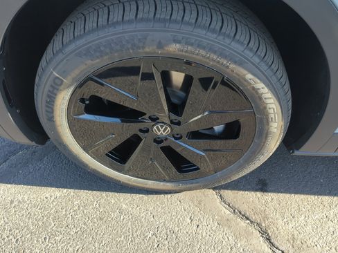 New 2025 Volkswagen ID.4 Pro S Plus AWD/4WD image 25