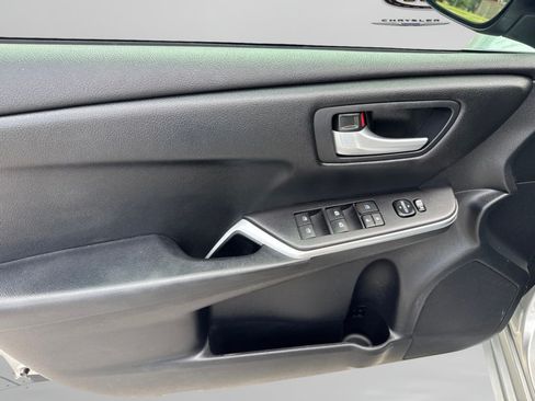 Used 2015 Toyota Camry LE FWD image 18