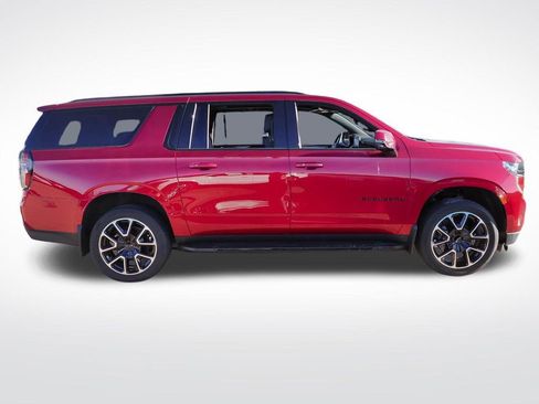 Used 2022 Chevrolet Suburban RST w/ Luxury Package AWD/4WD image 5