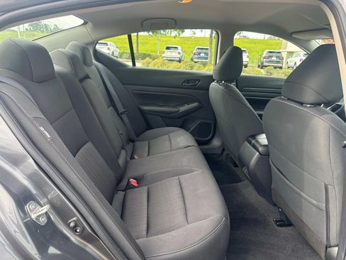 Used 2025 Nissan Altima 2.5 SV FWD image 15