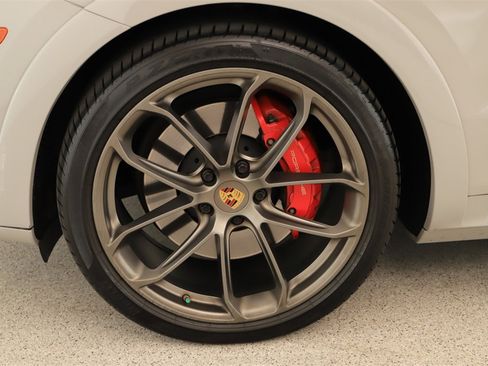 Used 2021 Porsche Cayenne GTS image 31