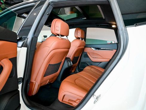 Used 2022 Maserati Levante GT image 18