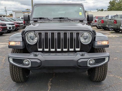 Used 2019 Jeep Wrangler Unlimited Sahara image 9