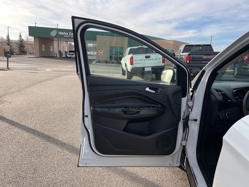 Used 2019 Ford Escape SE image 27