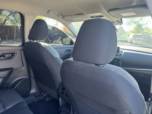 Used 2021 Nissan Rogue S image 17