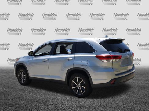 Used 2019 Toyota Highlander XLE image 7