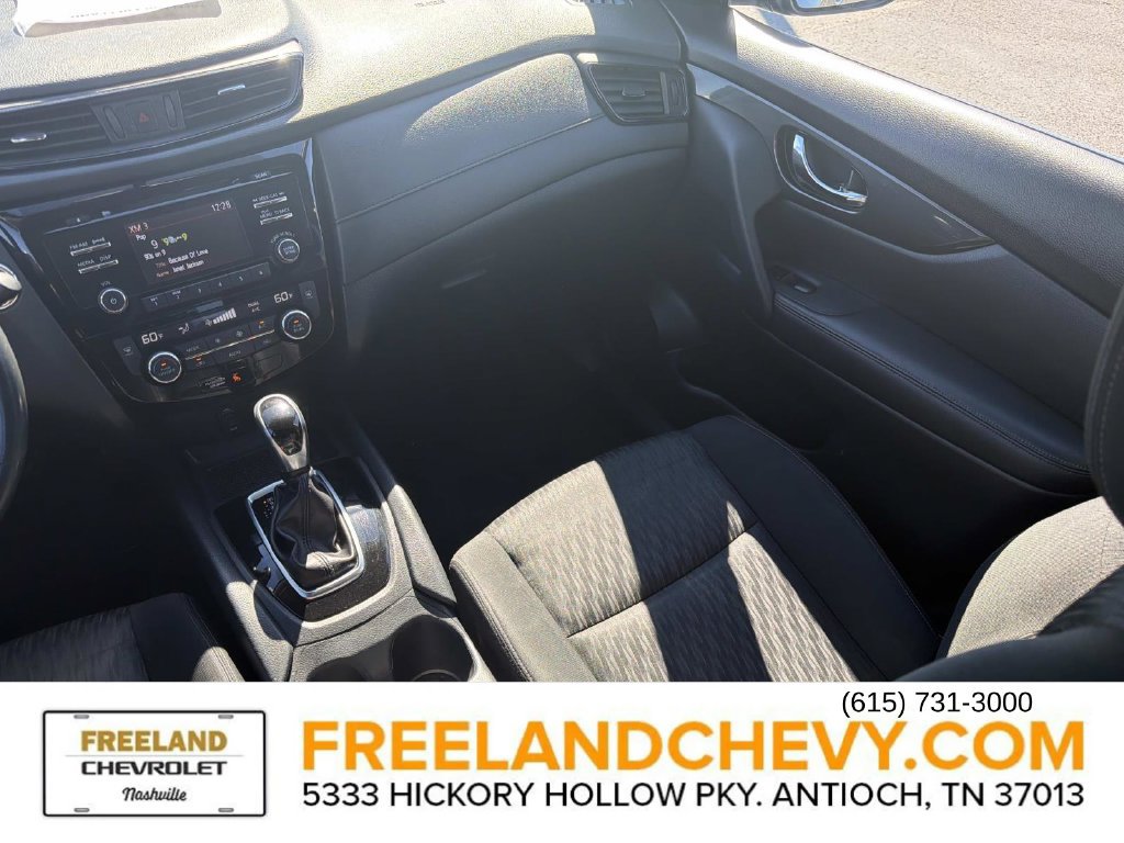 Used 2017 Nissan Rogue SV FWD image 16