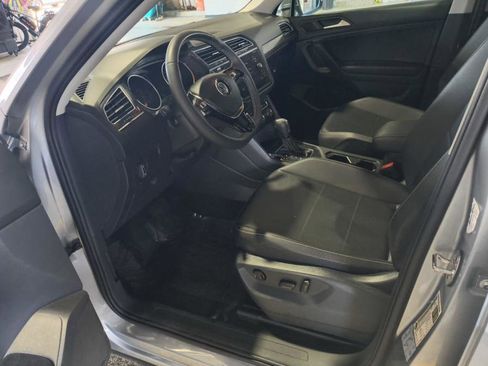 Used 2021 Volkswagen Tiguan SE FWD image 6