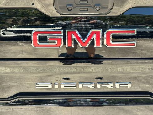 Used 2024 GMC Sierra 1500 Elevation AWD/4WD image 9