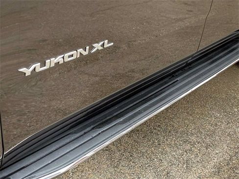 Used 2018 GMC Yukon XL SLT image 12