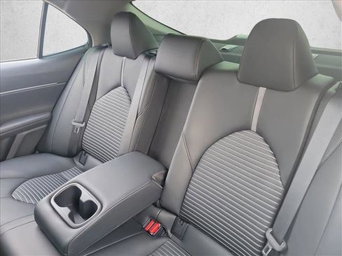 Used 2024 Toyota Camry SE image 14