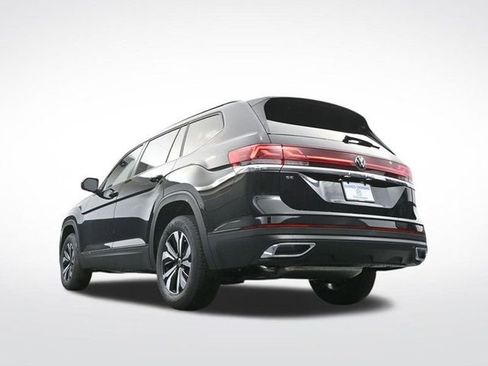 Used 2025 Volkswagen Atlas SE image 34