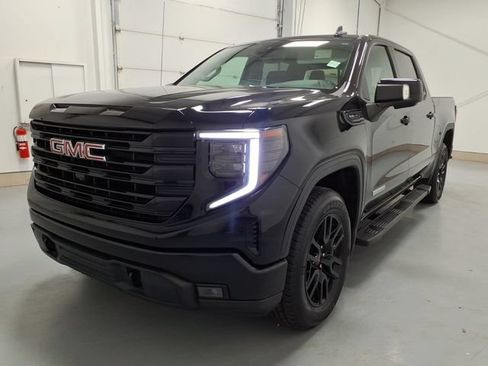 Used 2022 GMC Sierra 1500 Elevation w/ Elevation Premium Package AWD/4WD image 7