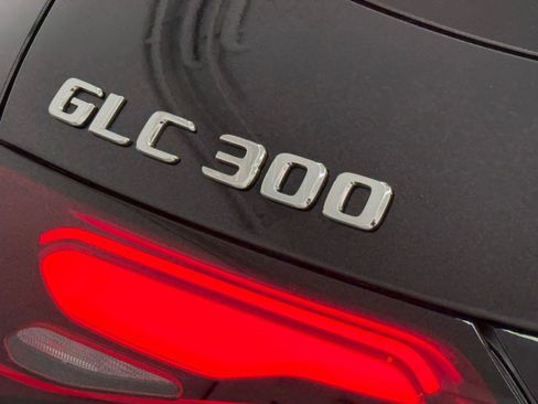 Used 2026 Mercedes-Benz GLC 300 image 21