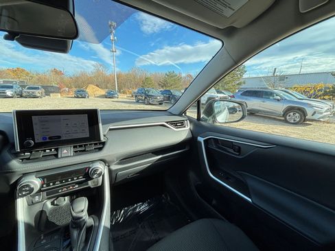 Used 2025 Toyota RAV4 LE image 34