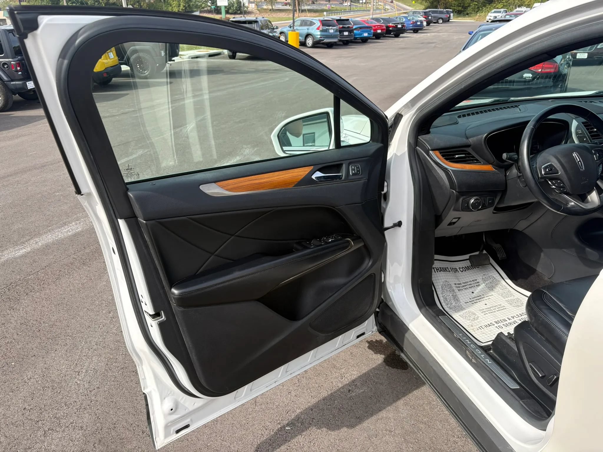 Used 2018 Lincoln MKC Select w/ Select Plus Package FWD image 14