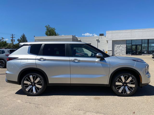 New 2026 Mitsubishi Outlander SE AWD/4WD image 6
