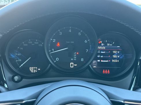 Certified 2025 Porsche Macan AWD/4WD image 28