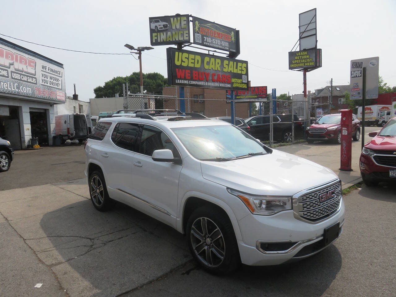 Used 2019 GMC Acadia Denali w/ Technology Package AWD/4WD image 3