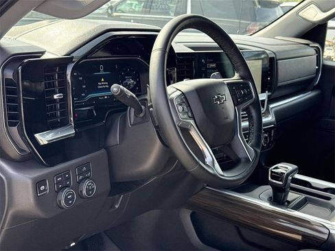 Used 2024 Chevrolet Silverado 1500 LT Trail Boss w/ Protection Package image 9