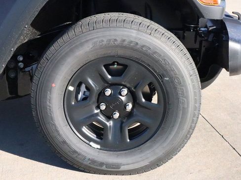 New 2026 Jeep Gladiator Sport image 16