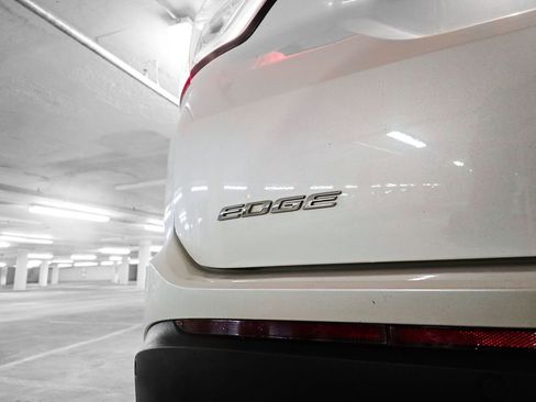 Used 2018 Ford Edge Titanium w/ Canadian Touring Package image 9