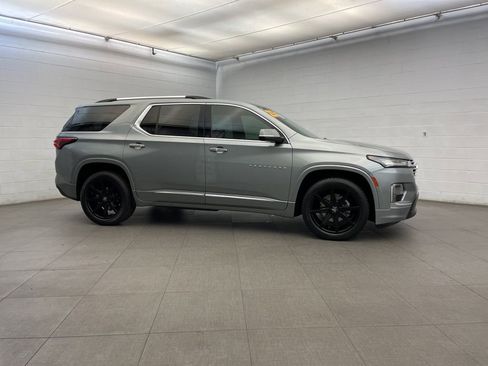 Used 2023 Chevrolet Traverse Premier image 3