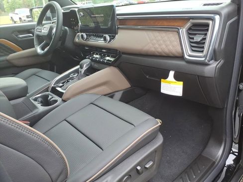 New 2026 GMC Canyon Denali image 9