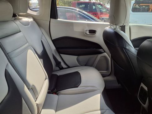 Used 2018 Jeep Compass Limited w/ Navigation Group FWD image 5