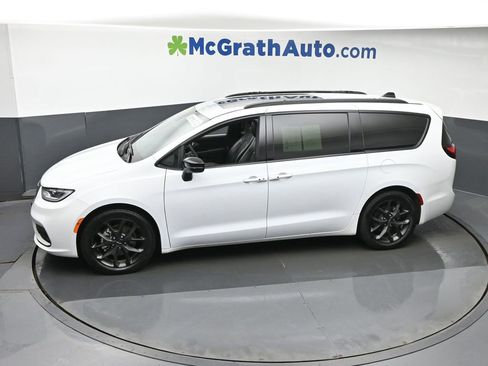 Used 2024 Chrysler Pacifica Limited w/ S Appearance Package image 20