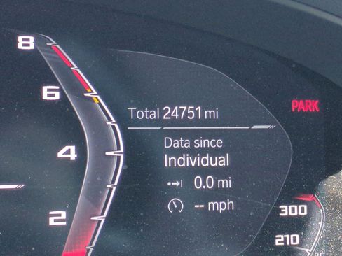 Used 2023 BMW M5 image 22