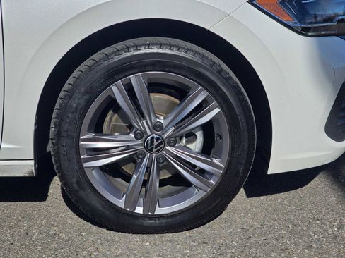 Used 2023 Volkswagen Jetta SE w/ Panoramic Sunroof Package image 9