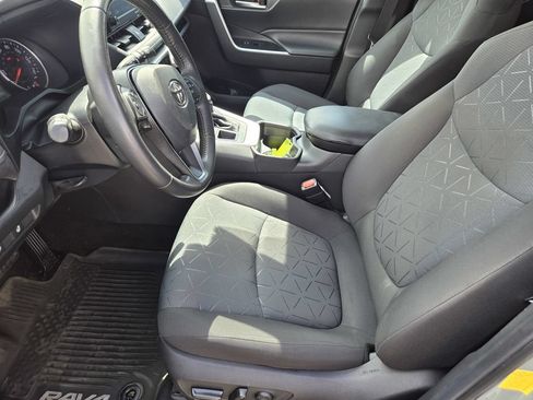 Used 2020 Toyota RAV4 XLE w/ XLE Grade Weather Package AWD/4WD image 13