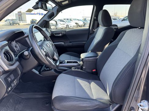 Used 2021 Toyota Tacoma TRD Sport image 26