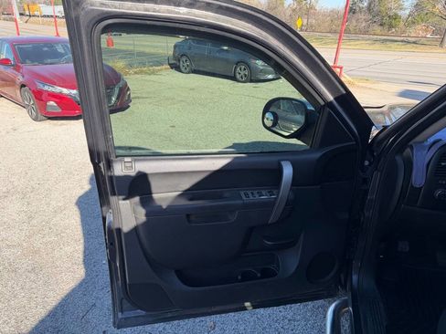 Used 2010 GMC Sierra 1500 SLE w/ Texas Edition image 10