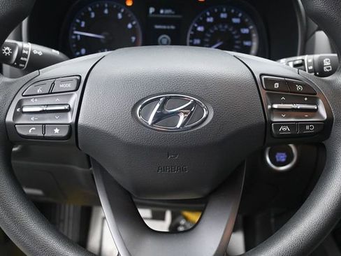 Used 2023 Hyundai Kona SEL AWD/4WD image 10