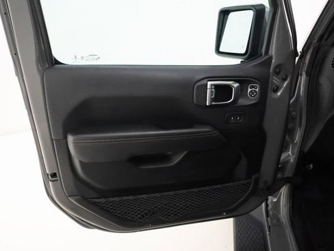 Used 2023 Jeep Gladiator Overland image 8