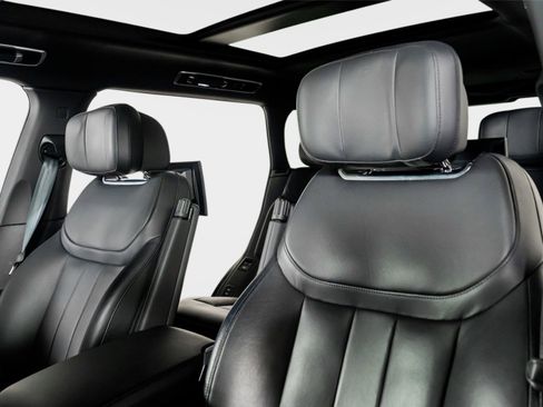 Used 2024 Land Rover Range Rover Long Wheelbase Autobiography image 3