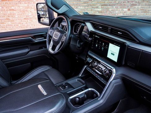 Used 2024 GMC Sierra 2500 Denali w/ Denali Reserve Package image 17