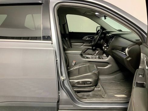 Used 2021 Chevrolet Traverse LT image 32
