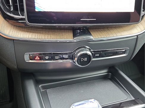New 2026 Volvo XC60 B5 Core w/ Protection Package Premier image 28