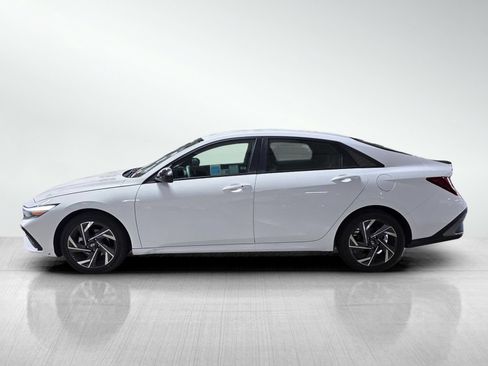 Certified 2025 Hyundai Elantra Sport FWD image 4