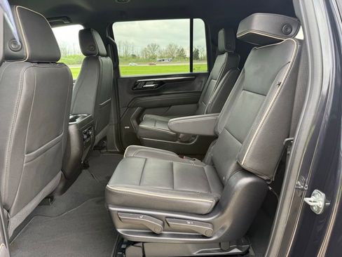 Used 2025 Chevrolet Suburban Premier RWD image 16
